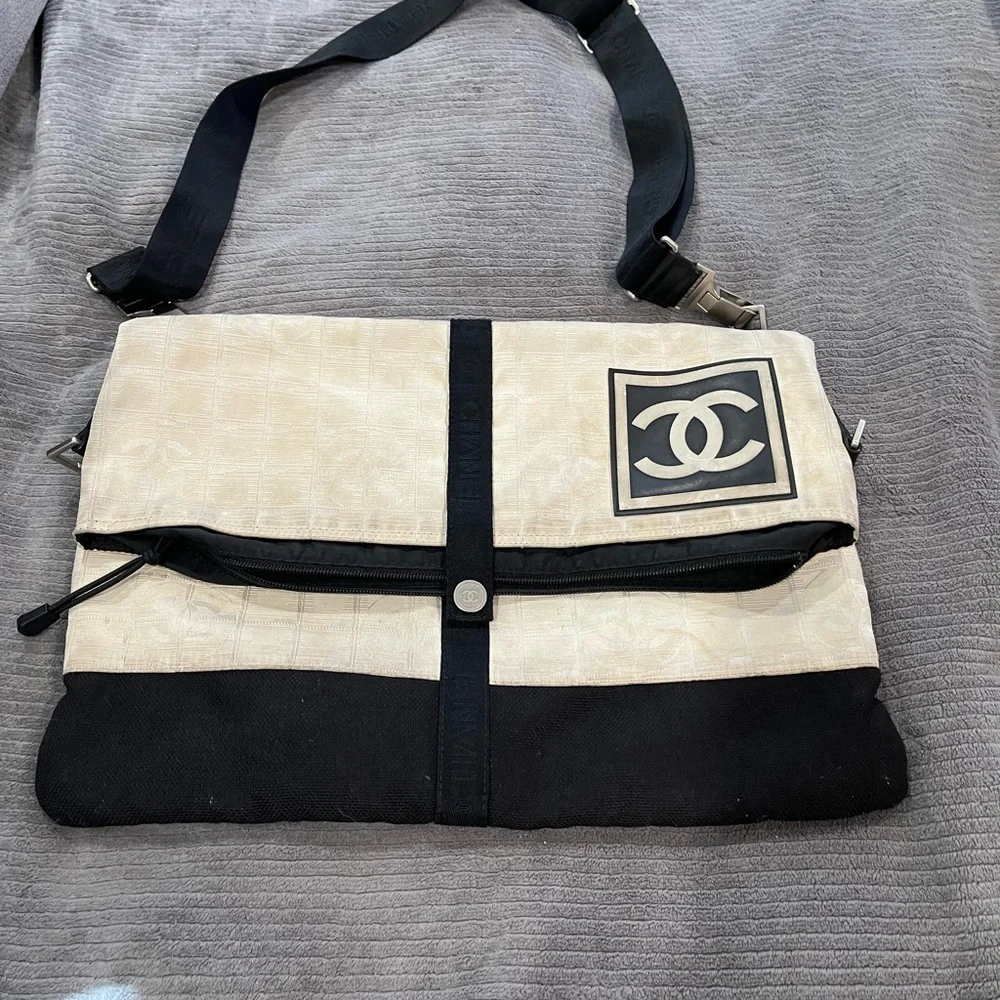 Stunning  large chanel bag‎